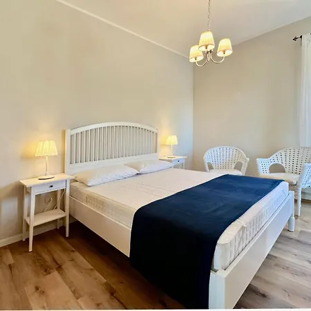 The Girasole In Historic With Pool In Guest house Senigallia